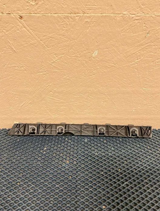 Кронштейн заднего бампера нижний центр Hyundai Elantra CN7 21- Jorden