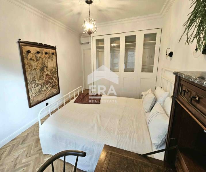 Дава се под наем Тристаен апартамент в София, Център - 75 кв.м за 1100 € - Снимка #3