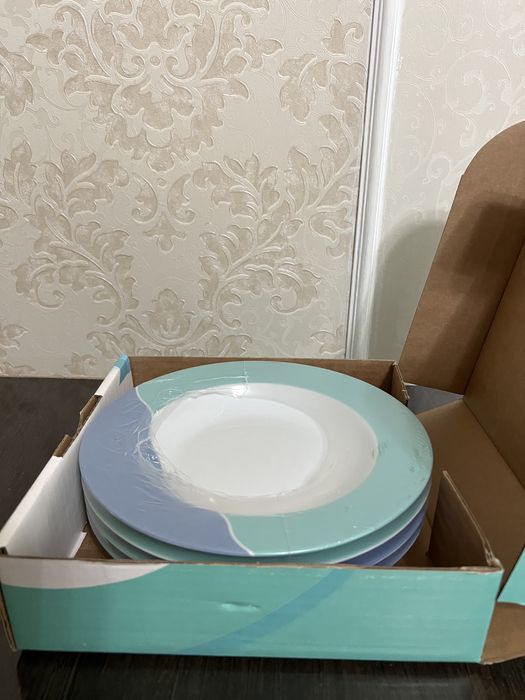 Фарфоровые тарелки Tupperware