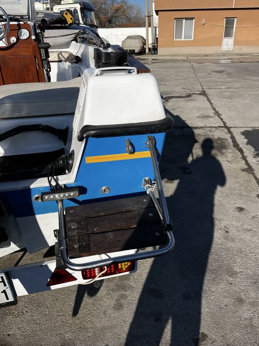 Лодката е Sessa Samba 474 / 180 - оборудвана готова за употреба.