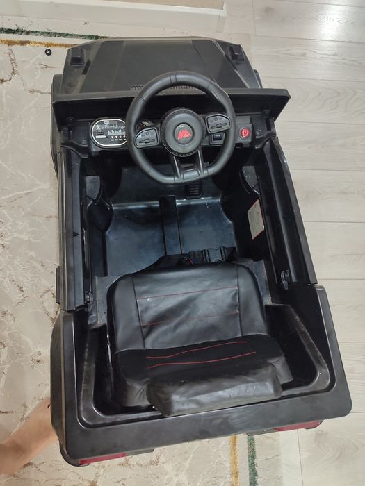 Продам машинку детскую