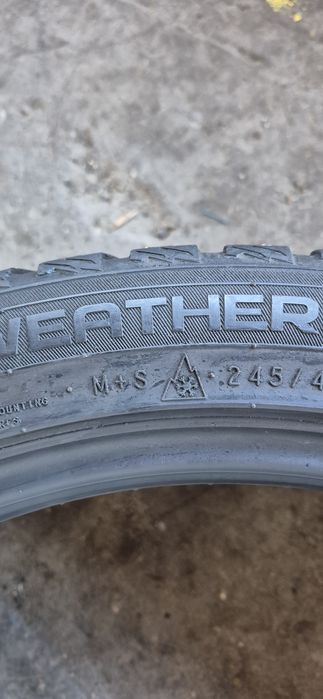 4 anvelope iarna Nokian 245/40/19.Pretul este pe bucata.