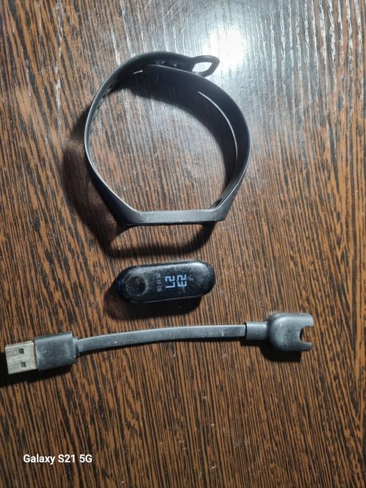 Продам чесы ксиоми мибанд 3