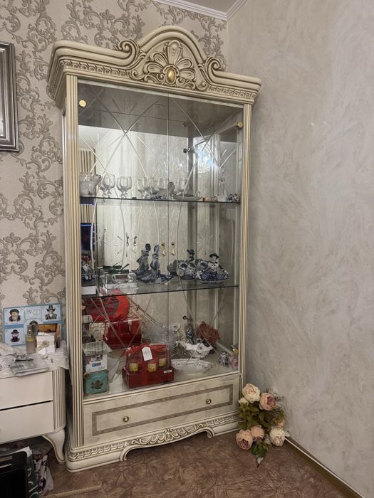 Продам посудный шкаф