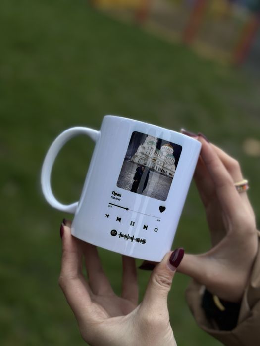 Подаръчна чаша с любима снимка и песен