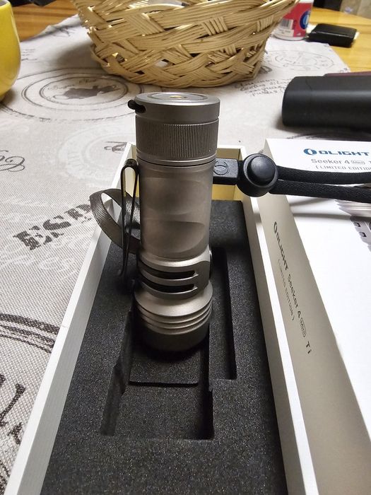 Olight seeker 4 mini . Лед фенер