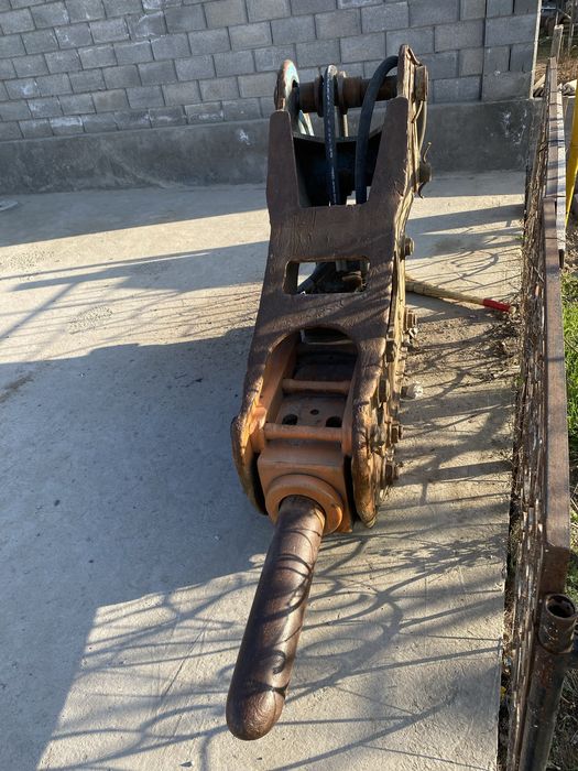 Hyundai 3000 гидромолот