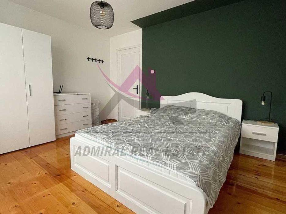 Страхотен -тристаен -Левски