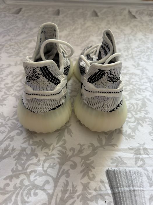 Adidas Yeezy 350 V2 Zebra