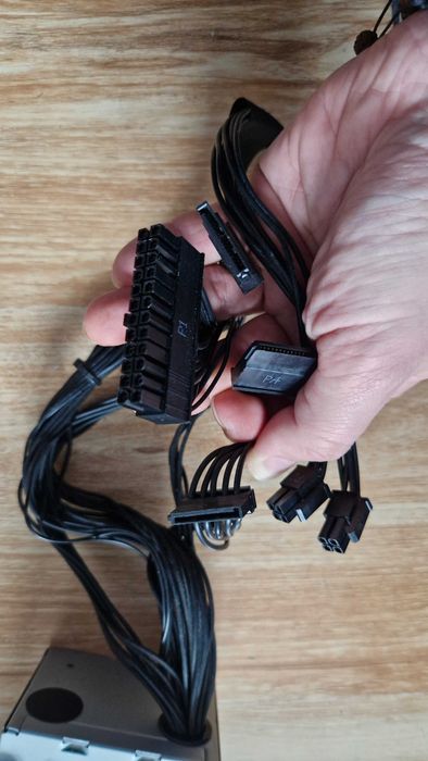 Vand PSU/Sursa model FSP300-60SBV 80+ Bronz !! CA NOUA !! la 100lei