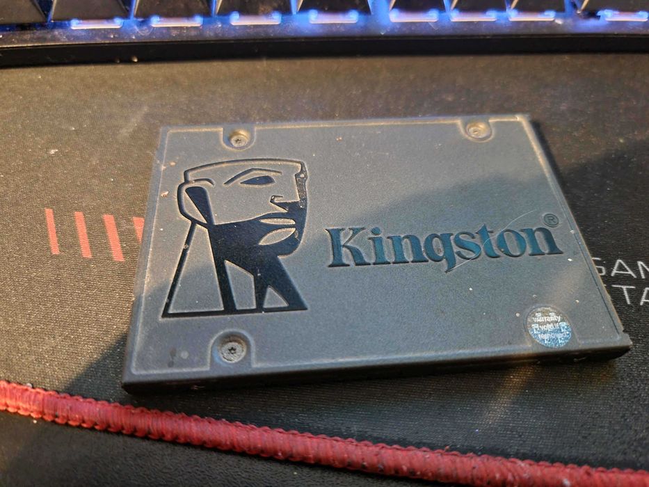 3 SSD-uri - 120 , 128 , 1000 gb