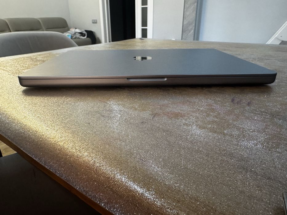 MacBook pro 16 inch M1 pro