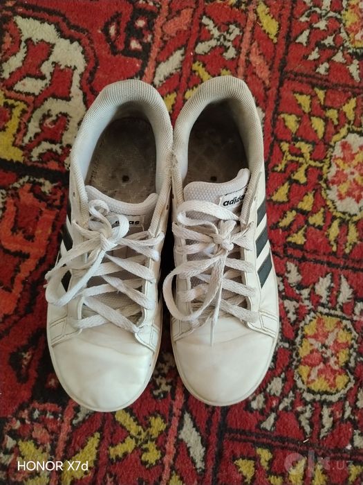 Adidas kanpaniyasidan chiqgan razmeri 37-38  y