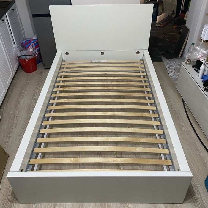 Ikea Malm легло 120 x 200 с подматрачна рамка Luroy