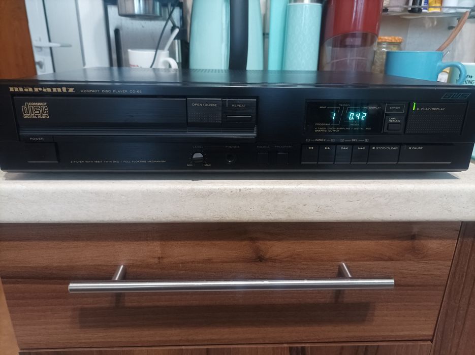 Продавам CD player Marantz CD 65