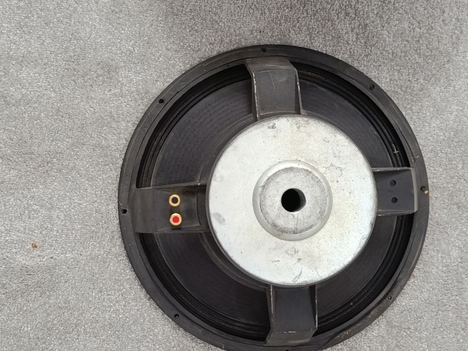 Динамик сотилади 15дюм 500ваттишлаши зур сотилади