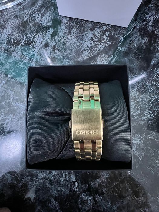 Часовник Seiko позлатен