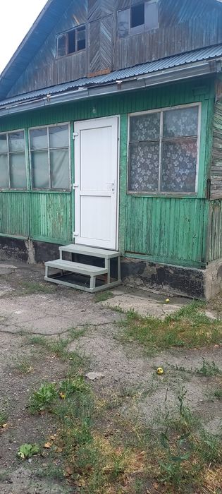 Продам дом с ровным участком