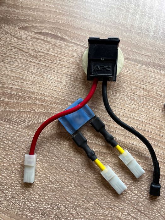 Непрекъсващ ТЗИ UPS APC SUA750I чиста синусоида