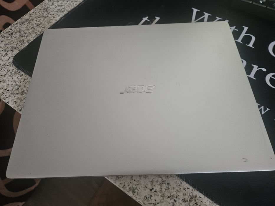 Laptop Premium Acer Swift 3 (SF313-52) - Intel i7, Ecran 2K, Ultraportabil