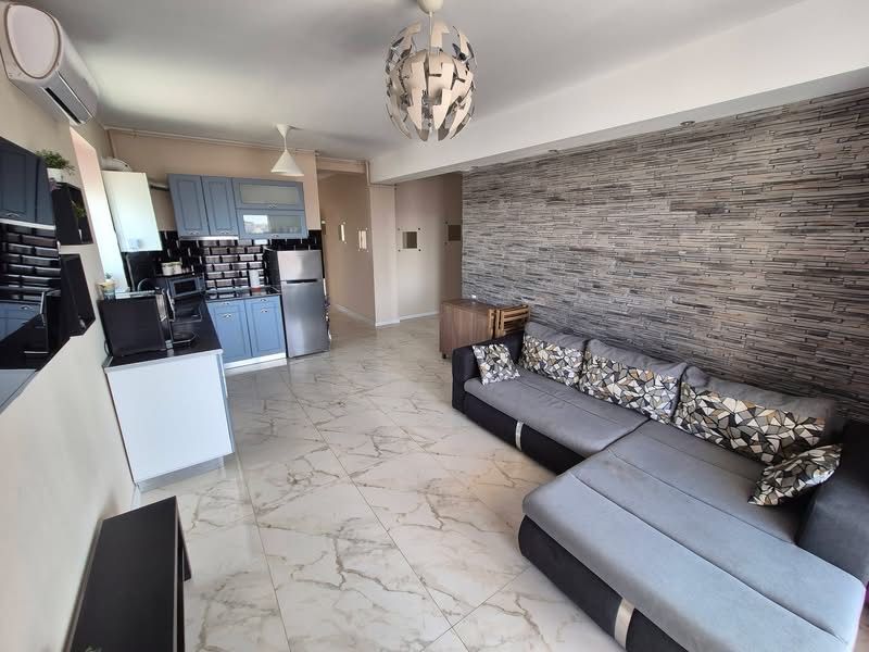DE ÎNCHIRIAT – Apartament 3 camere +terasa privata in Mamaia Nord