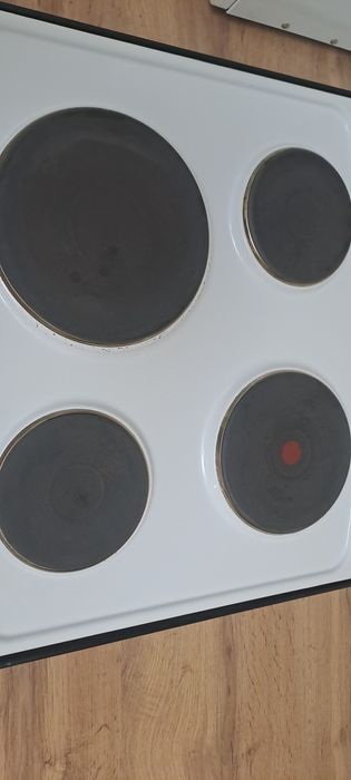 Электроплита Hansa б/у 2 мес