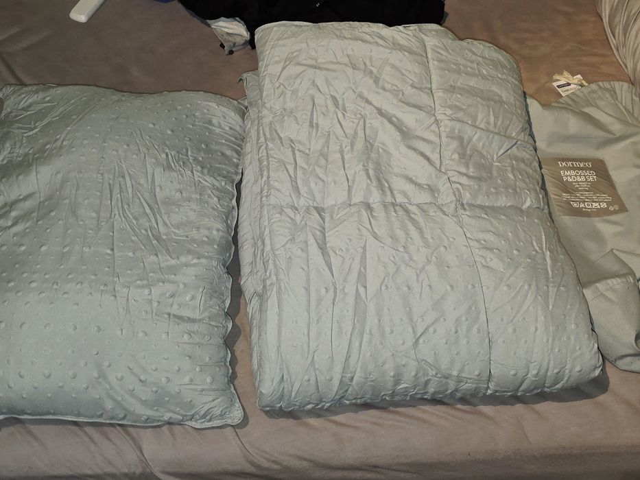 De vanzare set de pilota si perna nou nout Dormeo cu sac