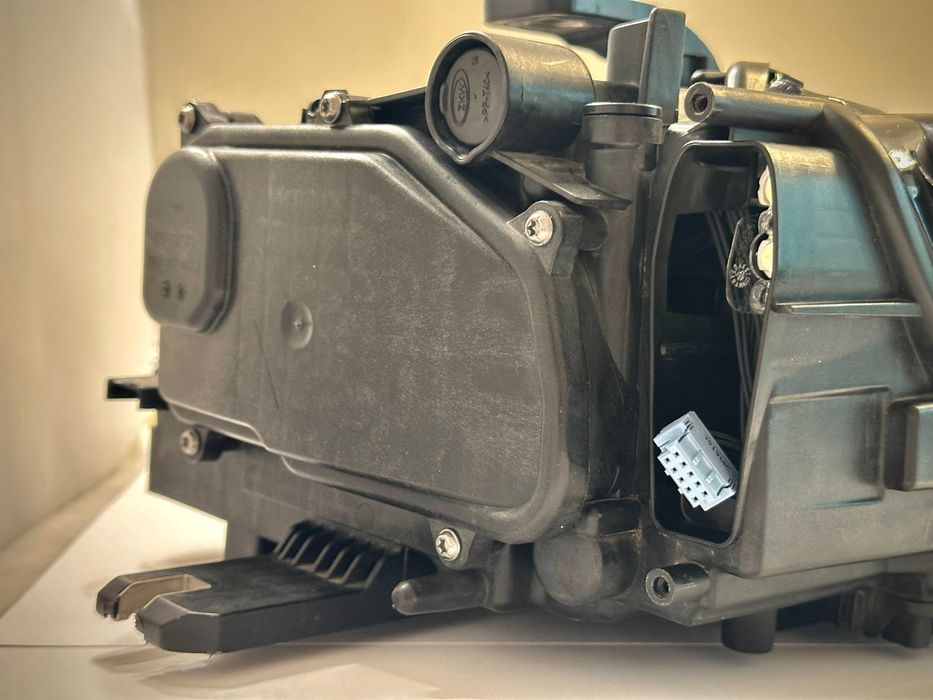 Far LED Audi Q3 Complet - 8U0941034 - in stare foarte buna