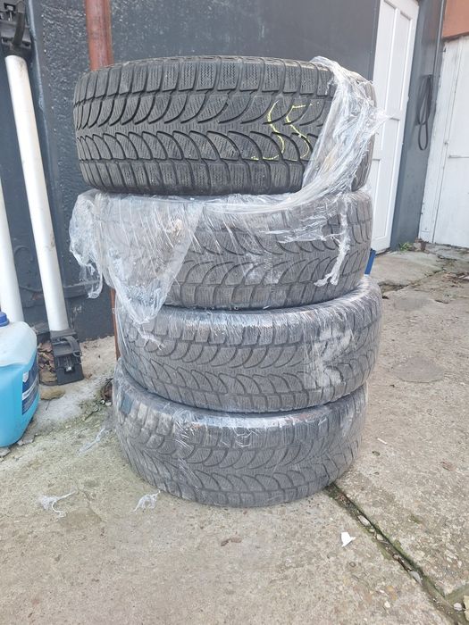 Vând 235 55 18  M+S