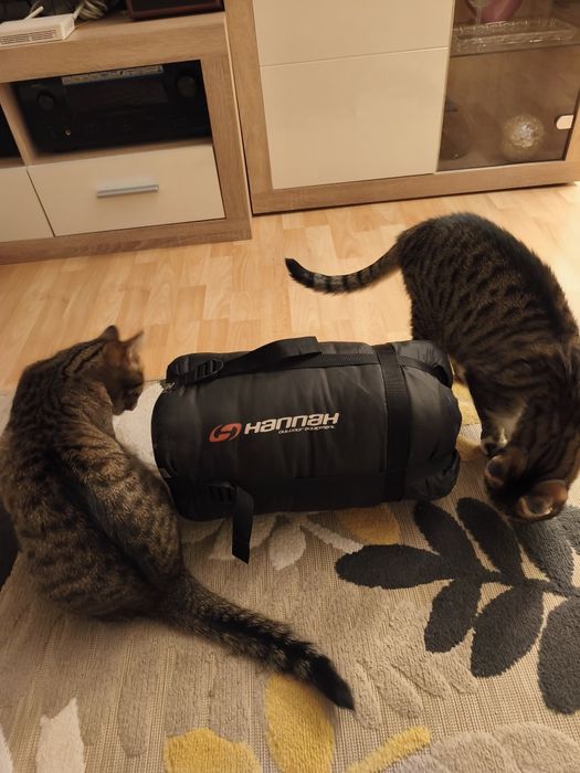 Vând sac de dormit Hannah Hiker III (din gama Adventure Series).