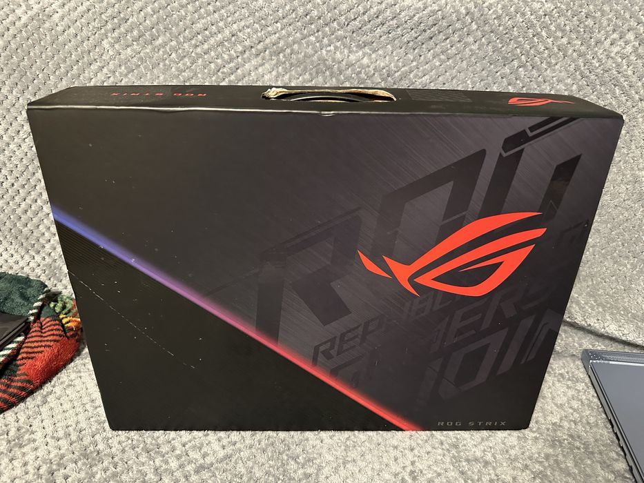 Vând Laptop Gaming ASUS ROG Strix G731GV - i7-9750H, RTX 2060,Full Box