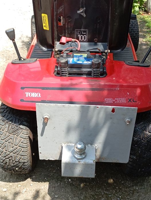 Tractoras tuns iarba