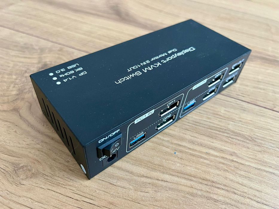 KVM DisplayPort pentru 2 computere și 2 monitoare 8K 60Hz, 4xUSB 3.0