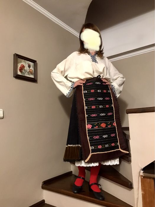 Автентична народна носия.