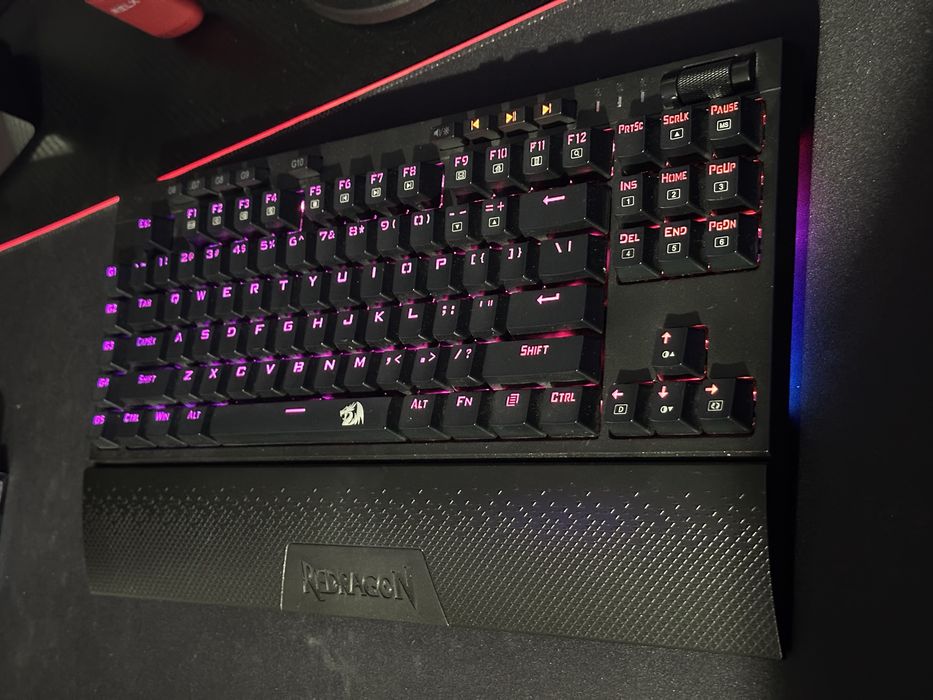 Tastatură Redragon K588 Brahma – stare excelentă