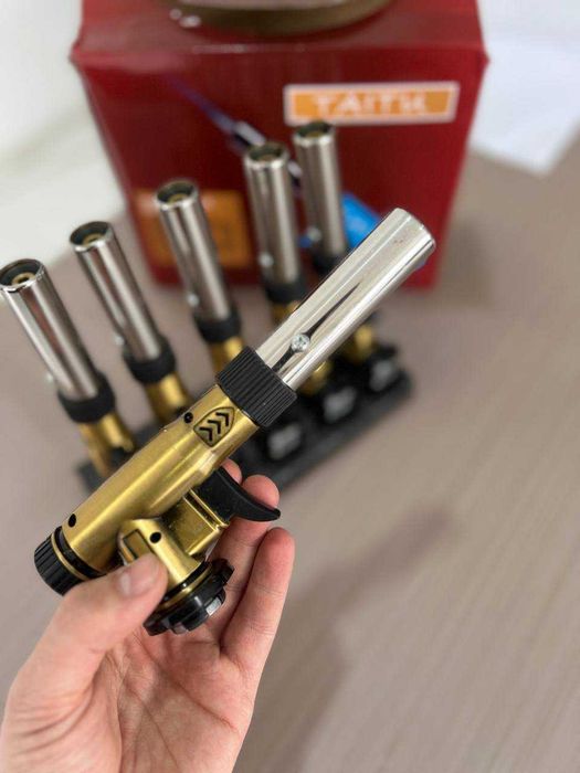 Газовая горелка пьезоподжигом, с регулятором пламени.