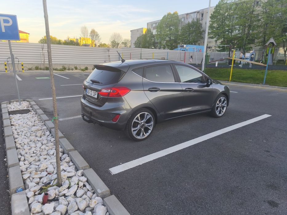 Vând Ford Fiesta
