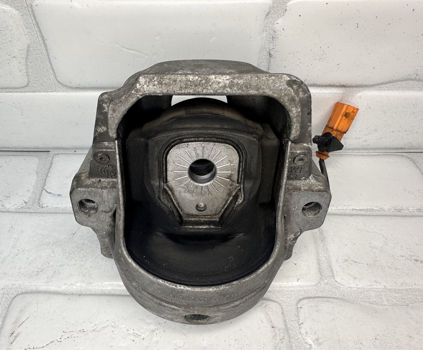Тампон двигател AUDI Q5 SQ5 8R0199381 8R0199381AP