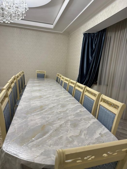 Стол со стульями