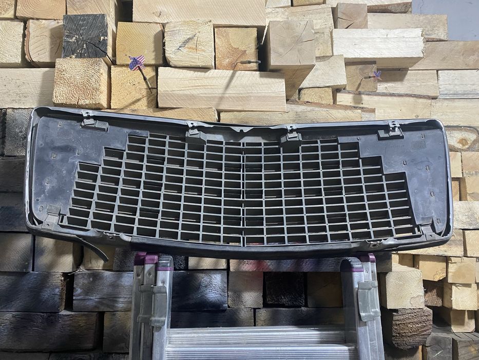 Решетка радиатора Мерседес 140