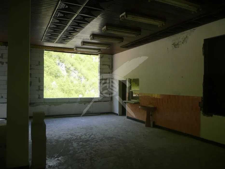 Продава се Промишлена сграда в Лъки - 2200 кв.м за 73 €/кв.м - Снимка #3