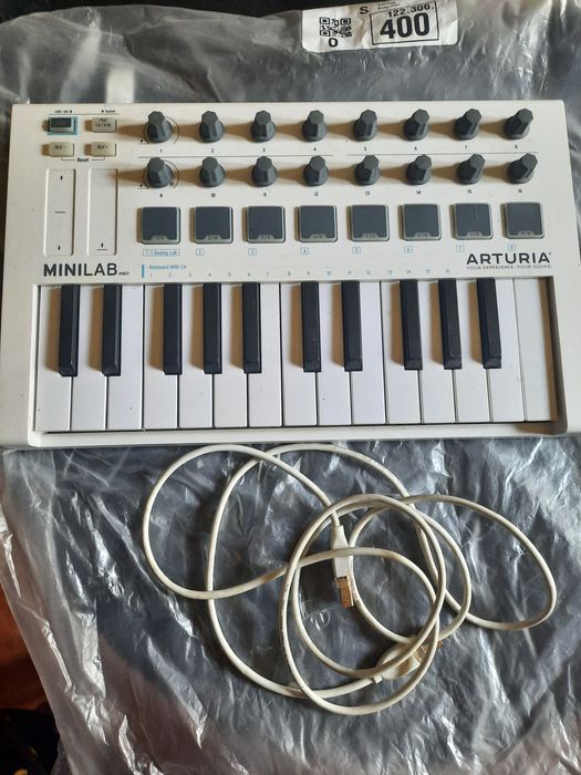 Controler MIDI Arturia MiniLab MkII – Include cablu original / Predare București-Ilfov
