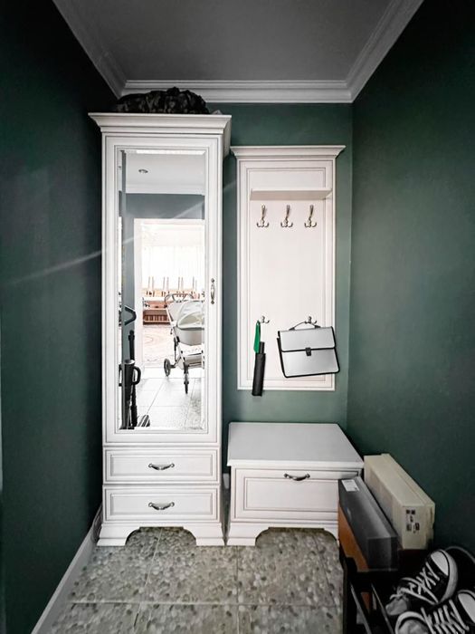 Продаю стильную прихожую