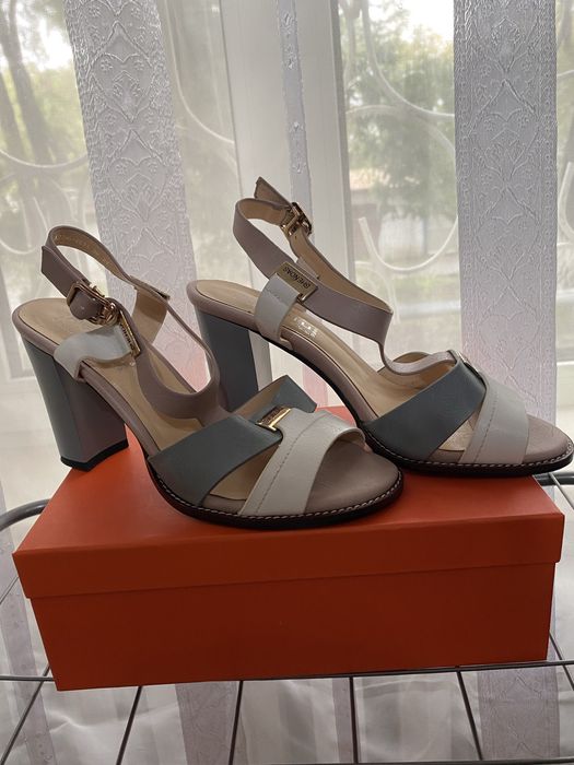 Продам босоножки