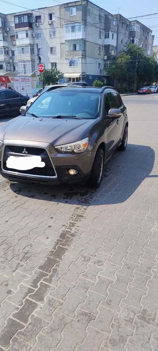 Vând Mitsubishi ASX