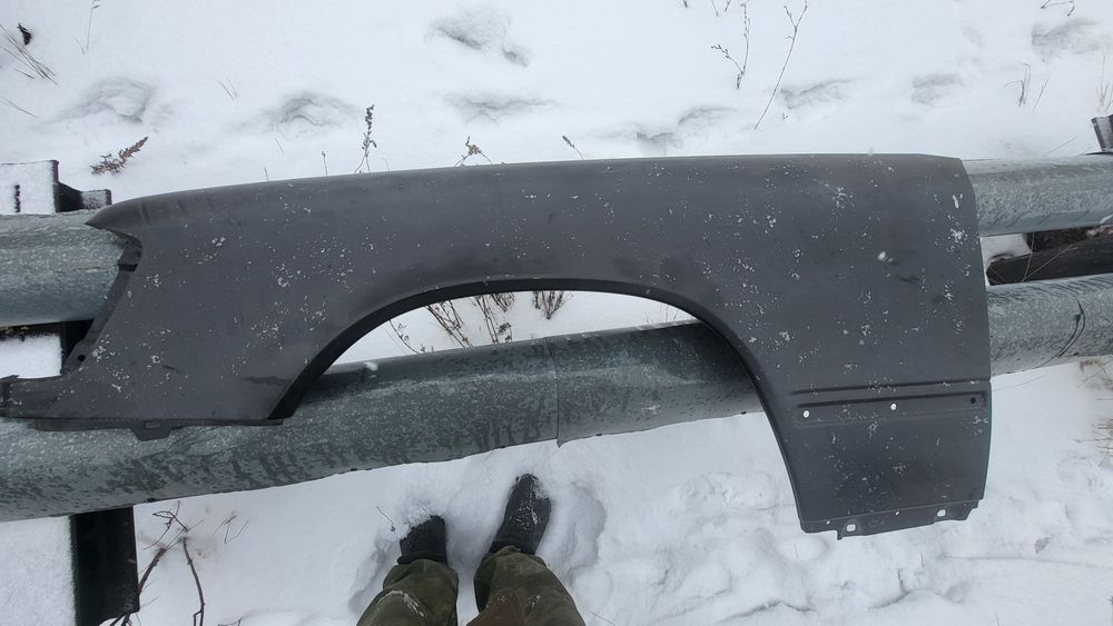 Крыло 124 мерседес