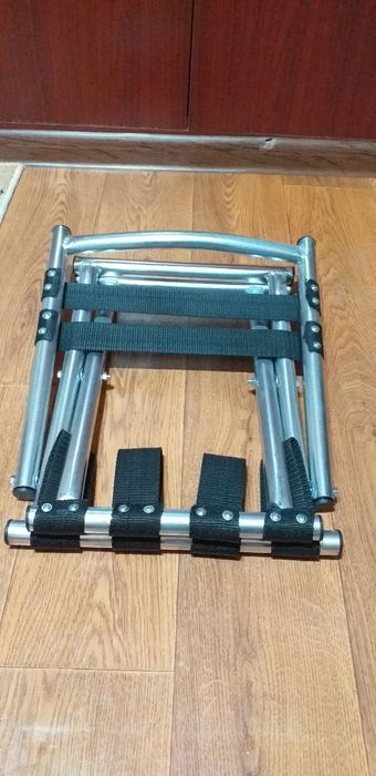 Стул раскладной со спинкой.