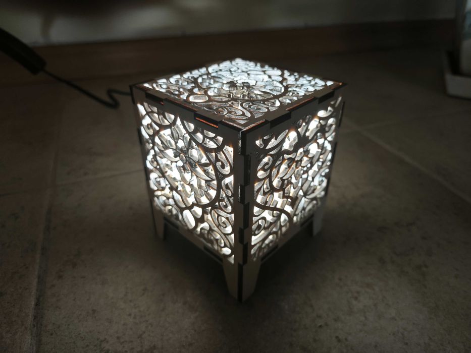 Продавам малка нощна LED лампа