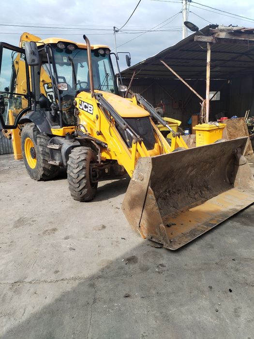 Vind buldoexcavator jkb din 2012  se poate vedea in arad si proba