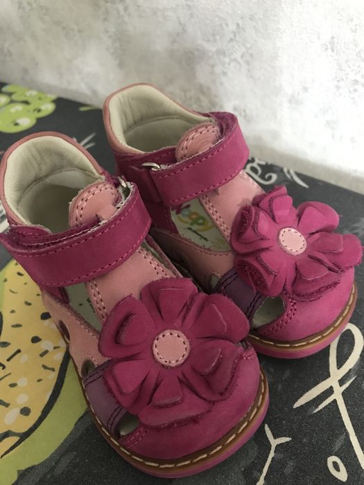 Продам ортопедические сандалии на девочку